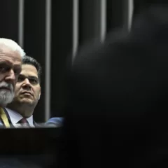 Líder do governo no Senado, Jaques Wagner (PT), ao lado do presidente do Senado, Davi Alcolumbre (UB-AP). Foto: Andressa Anholete/Agência Senado