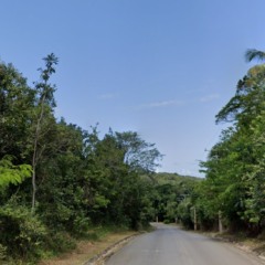 Trecho de estrada na região do Aruá, em Praia do Forte. Imagem: Google Street View/Reprodução
