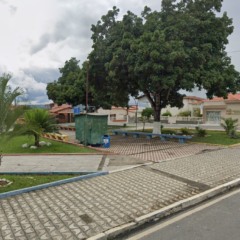 Praça da cidade de Macarani. Imagem: Google Street View/Reprodução