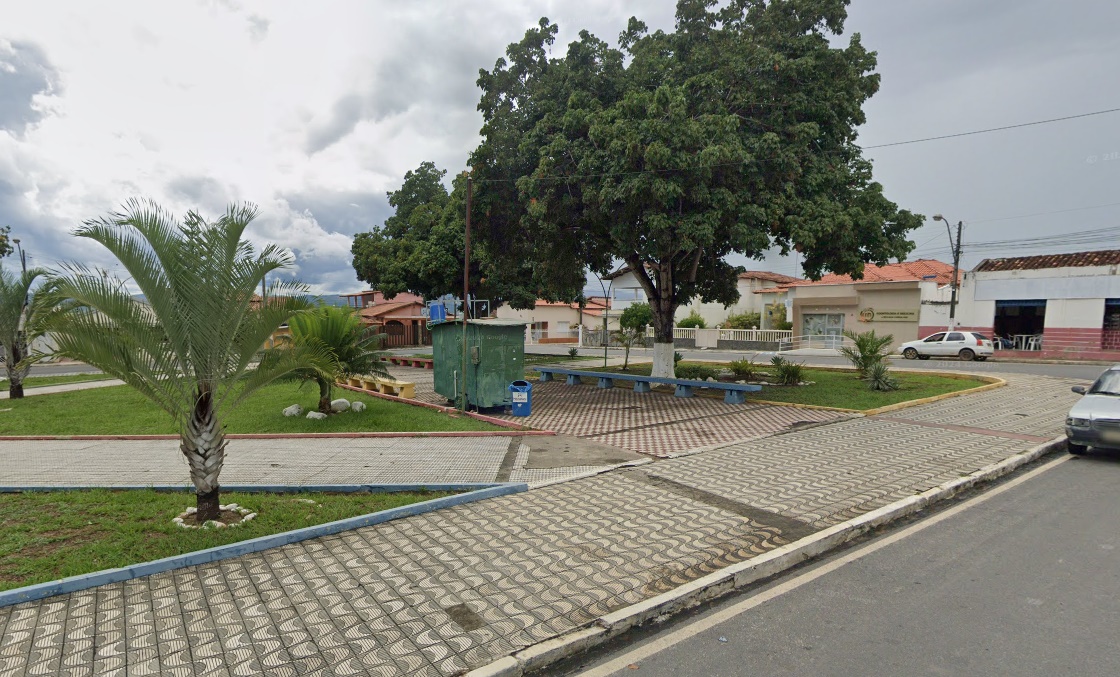 Praça da cidade de Macarani. Imagem: Google Street View/Reprodução