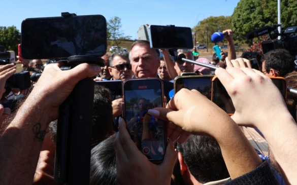 Bolsonaro fala a imprensa após colocar tornozeleira na Secretaria de Administração Penitenciária do Distrito Federal. Foto Antônio Cruz / Agência Brasil