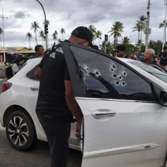 Carro crivado de bala