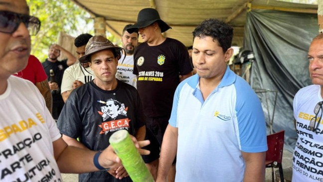 Comitiva discute legalização das espadas