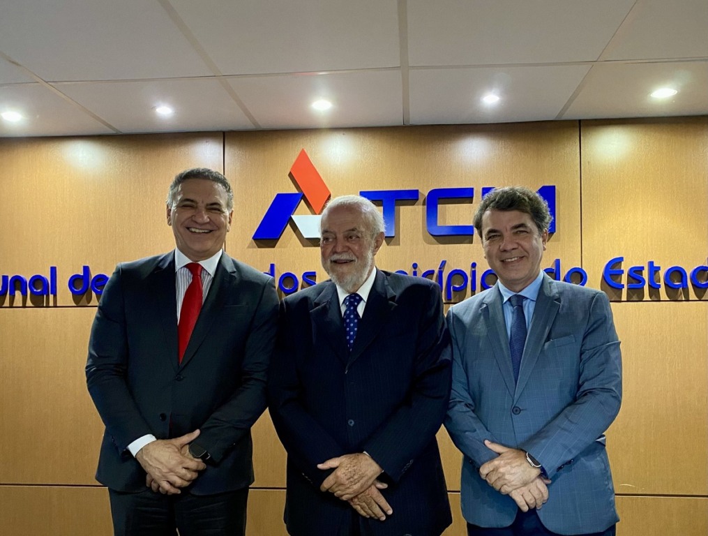 Mesa Diretora do TCM-BA. Foto: Divulgação