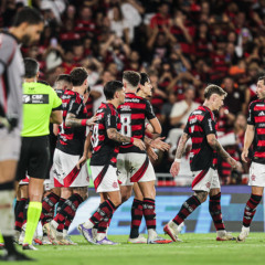 Flamengo atropela Vitória e aplica goleada histórica de 8 a 0 no Maracanã