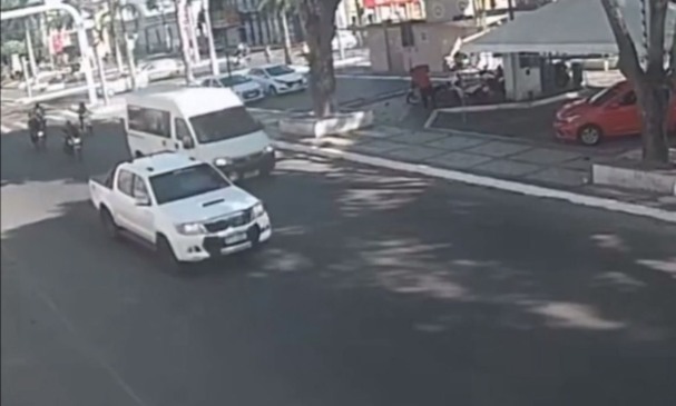 Moto de policial militar é furtada ao lado de módulo da PM