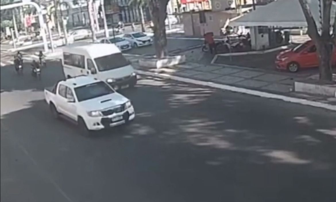 Moto de policial militar é furtada ao lado de módulo da PM