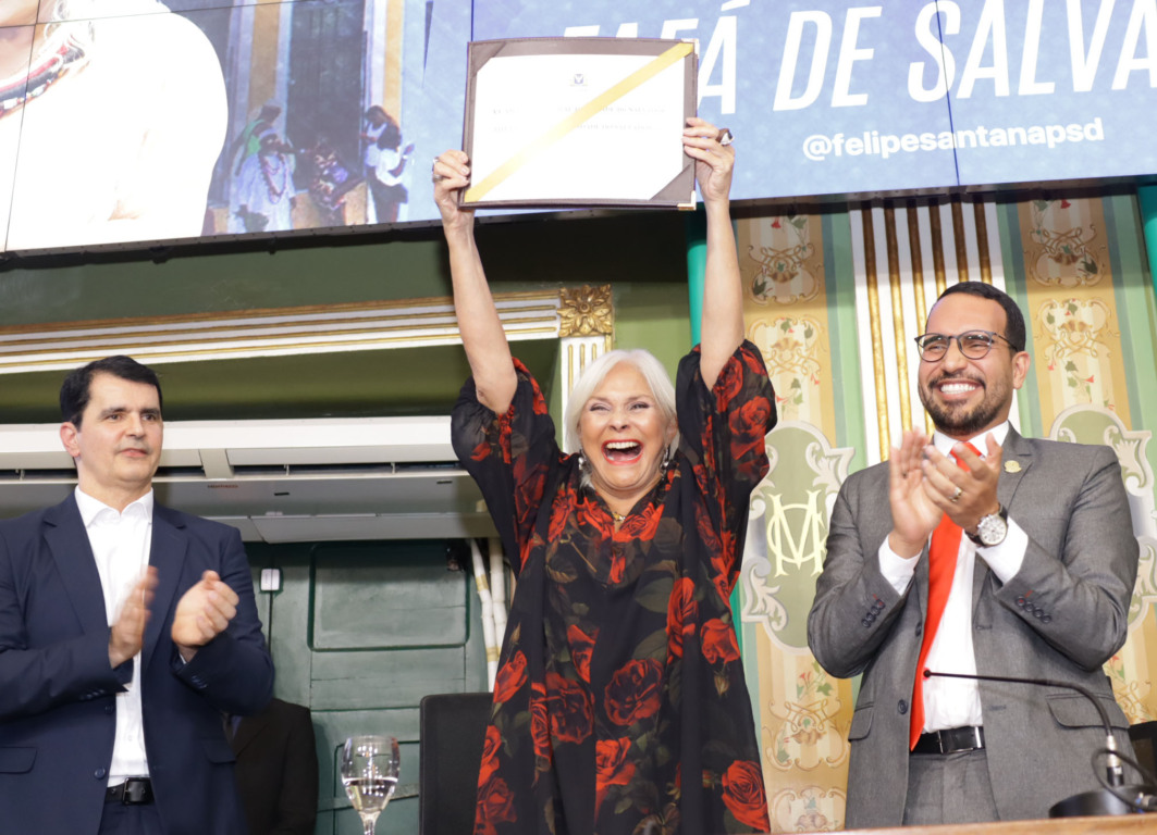 Fafá de Belém recebe o Título de Cidadã de Salvador. Foto: Antonio Queirós/CMS/Divulgação Fafá de Belém recebe o Título de Cidadã de Salvador. Foto: Antonio Queirós/CMS/Divulgação