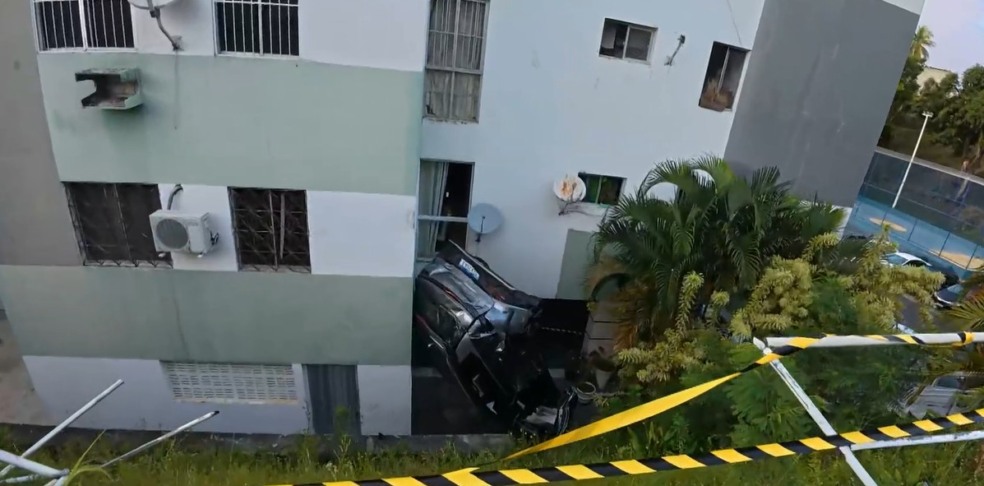 carro cai de ribanceira no cabula