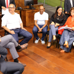 Reunião entre APLB, vereadores e secretário de Educação aconteceu nesta terça-feira na Câmara. Foto: Antonio Queirós/CMS