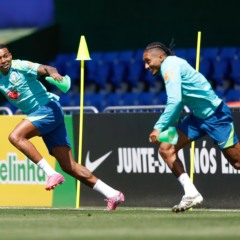 Jean Lucas e Raphinha em treino da Seleção Brasileira na Granja Comary | Foto: Rafael Ribeiro/CBF