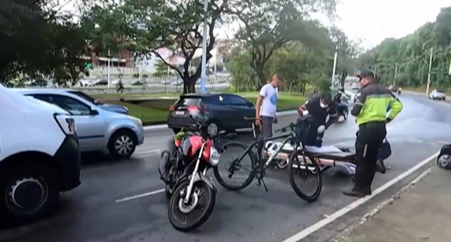 Ciclista fica ferido no Rio vermelho