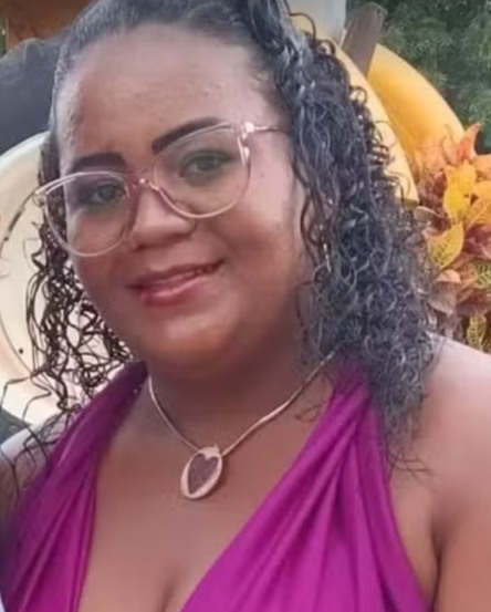 mulher morta a facadas na Bahia