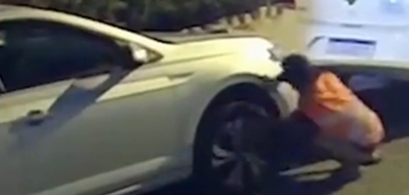 VÍDEO: Ladrão passa duas horas furtando rodas de carro em Vilas do Atlântico