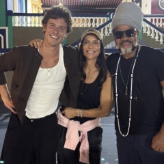 Shawn Mendes visita Carlinhos Brown no Candeal ao lado de Ivete Sangalo