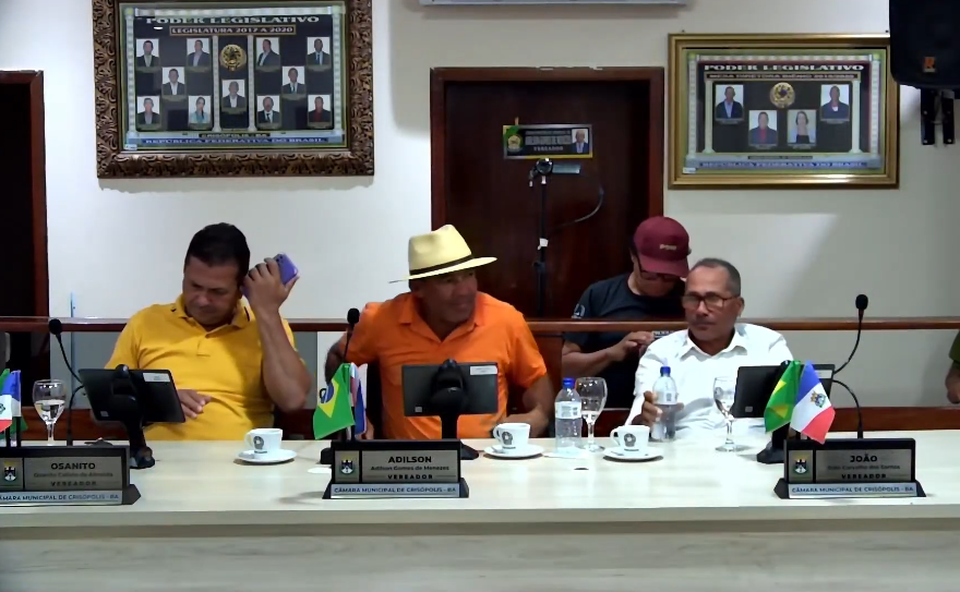 Osanito no plenário da Câmara de Crisópolis
