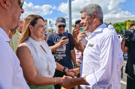 Sheila Lemos e Jerônimo Rodrigues. Foto: PMVC/Divulgação