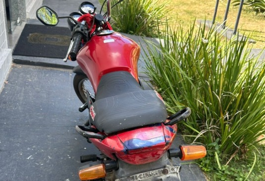 Moto recuperada na Via Parafuso. Foto: 12º BPM/PM-BA/Divulgação