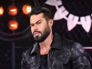 Cantor morre após bater moto em poste na Bahia