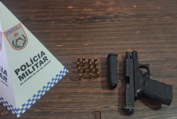 Pistola 9mm apreendida com Tiba | Foto: Divulgação SSP e MPBA Pistola 9mm apreendida com Tiba | Foto: Divulgação SSP e MPBA