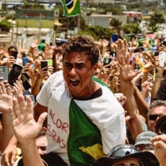 Nikolas Ferreira carregado por apoiadores. Foto: Divulgação/X/@Nikolas_dm