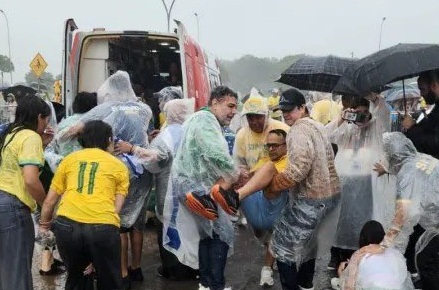 Raio atinge ato de Nikolas Ferreira e mais de 35 pessoas ficam feridas Raio atinge ato de Nikolas Ferreira e mais de 35 pessoas ficam feridas