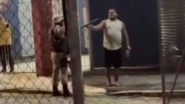 VÍDEO: Ex-jogador campeão mundial é agredido por policial militar