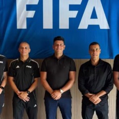 O chefe de arbitragem da CBF, Rodrigo Cintra (centro), ao lado dos &aacute;rbitros Ramon Abatti Abel, Wilton Pereira Sampaio, Marcelo Van Gasse e Raphael Claus &mdash; Foto: Divulga&ccedil;&atilde;o/CBF