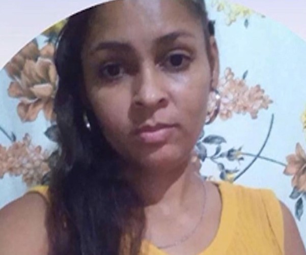 mulher encontrada desacordada mulher encontrada desacordada