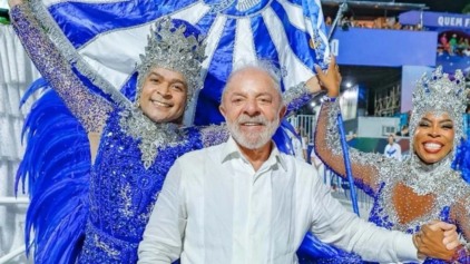 Lula com integrantes da Acadêmicos de Niterói. Foto: Ricardo Stuckert/PR Lula com integrantes da Acadêmicos de Niterói. Foto: Ricardo Stuckert/PR