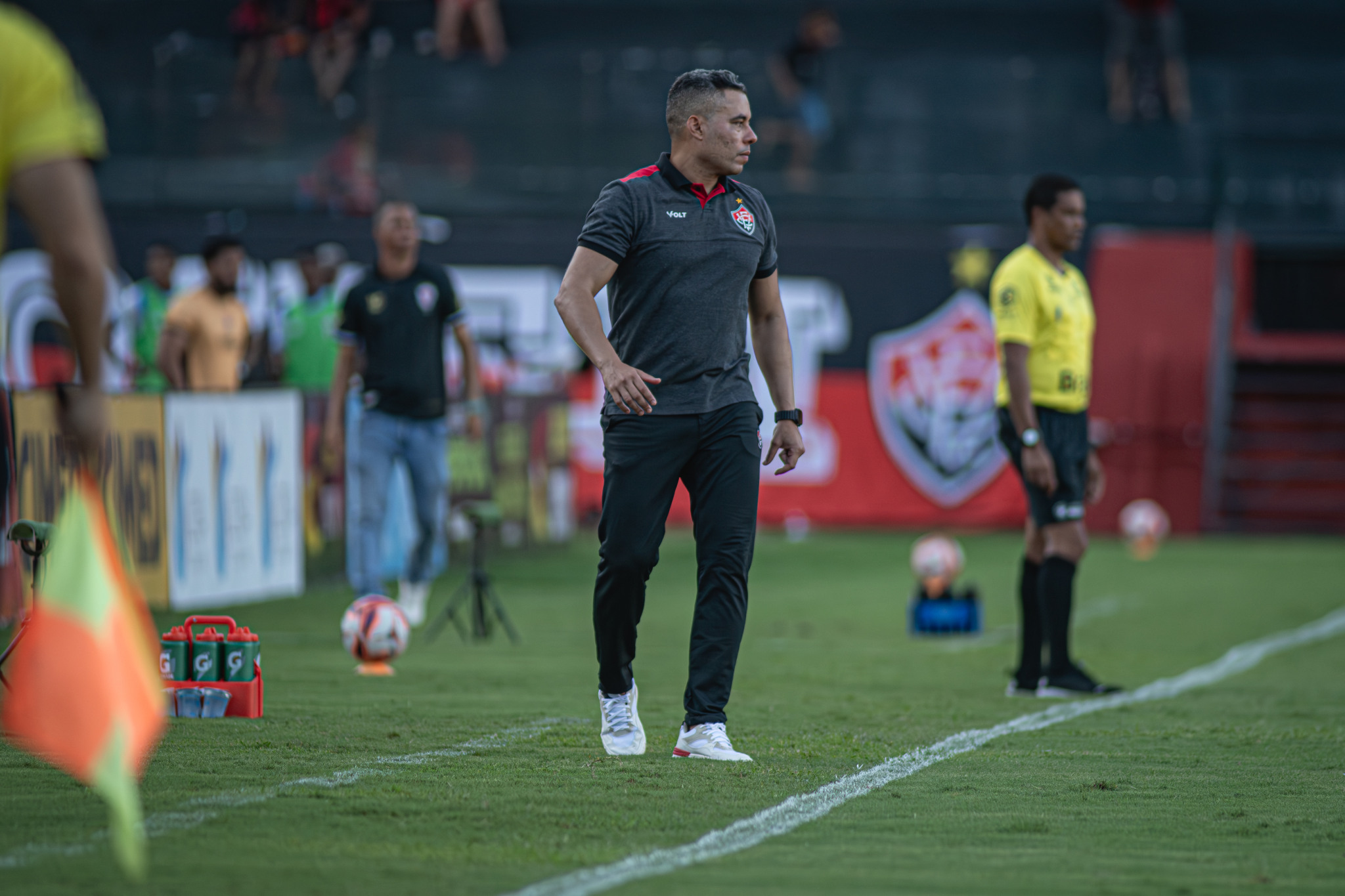 Vasco reencontra Vitória após sondar Jair Ventura; Pedro Emanuel estreia