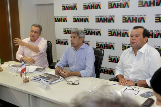 Rui Costa, Jerônimo Rodrigues e Geraldo Júnior durante reunião. Foto: Antônio Queiroz/GOVBA/Divulgação