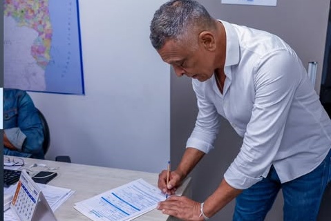 Humorista Renato Piaba. Foto: Divulgação/Instagram/@deputadomarciomarinho Humorista Renato Piaba. Foto: Divulgação/Instagram/@deputadomarciomarinho