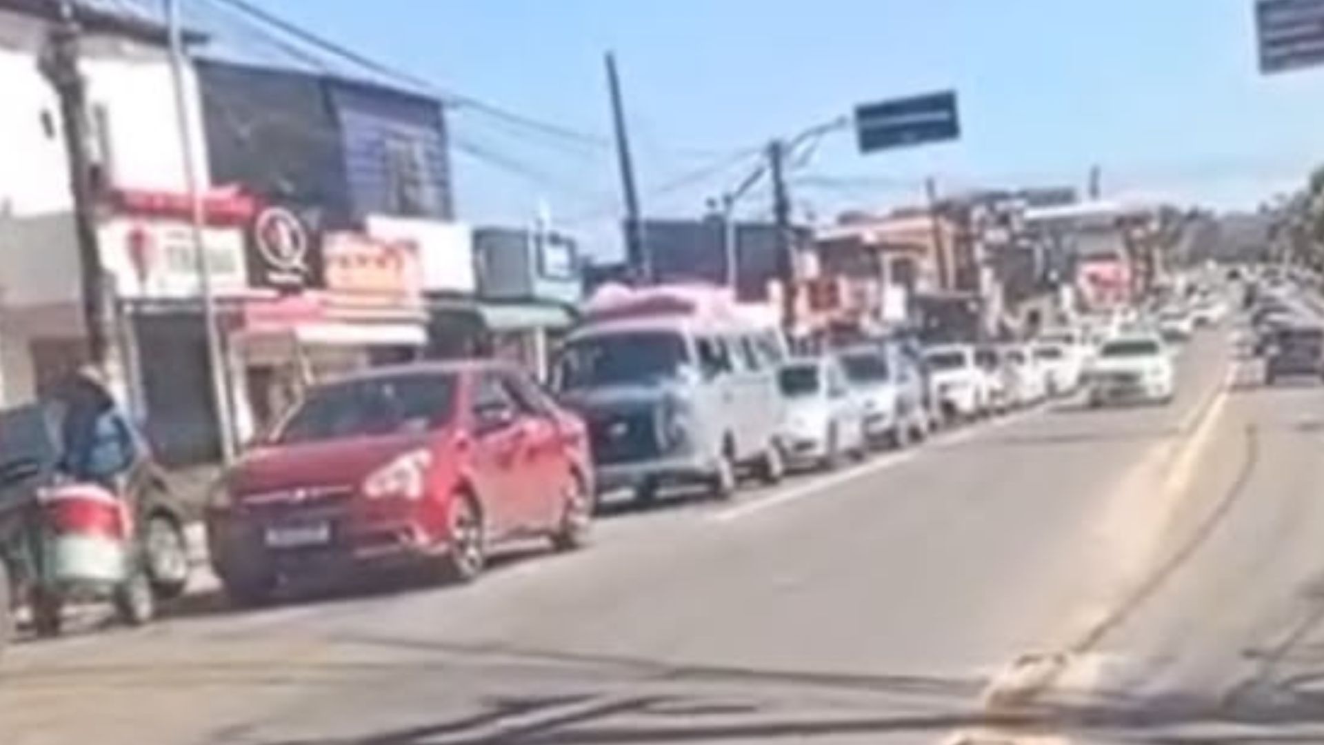 Fila para retornar a Salvador pelo ferry-boat tem mais de três horas de espera